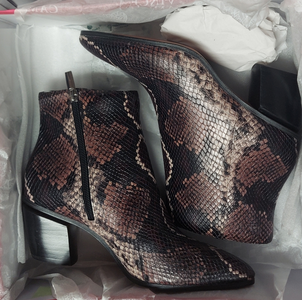 Vince Camuto . Mauve multi snake skin solid heel .grip bottom side zipper closur